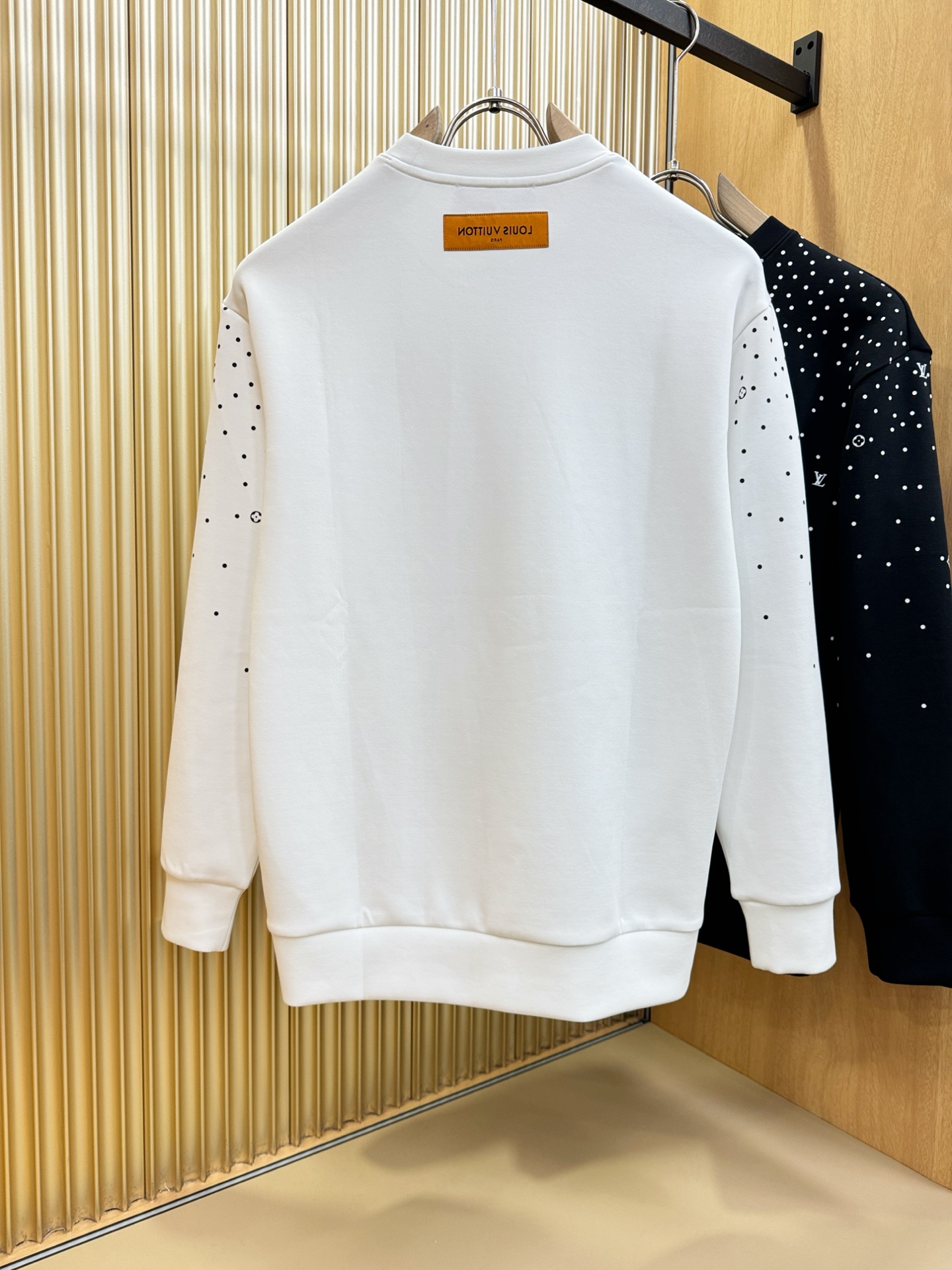 LV路易威登 2025ss秋季新品 长袖卫衣，经典Logo设计，百搭款 官网同步发售 定制面料，柔软细腻