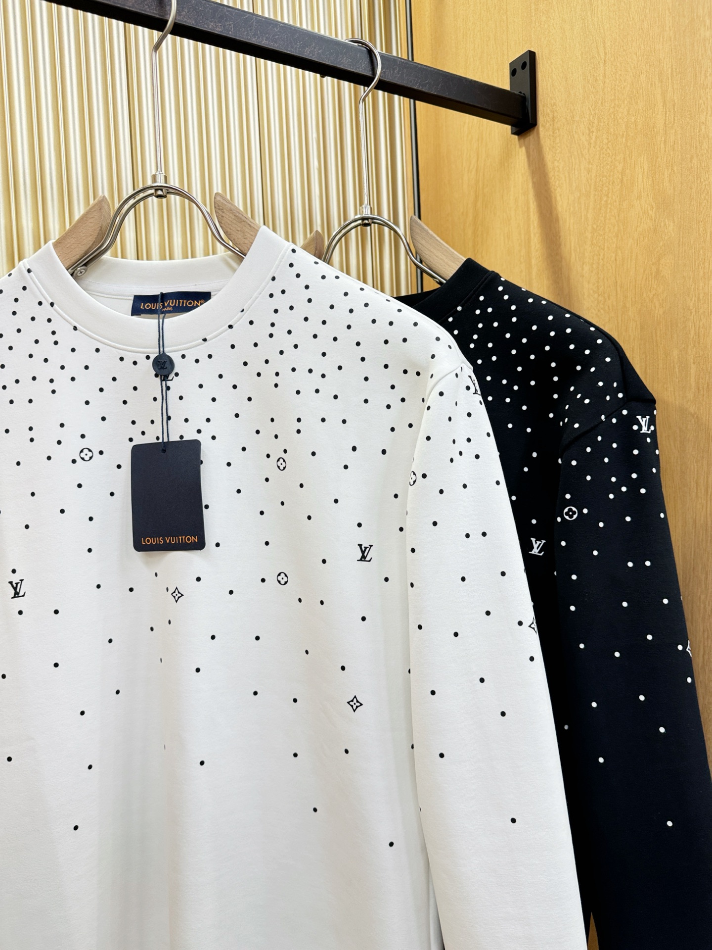 LV路易威登 2025ss秋季新品 长袖卫衣，经典Logo设计，百搭款 官网同步发售 定制面料，柔软细腻