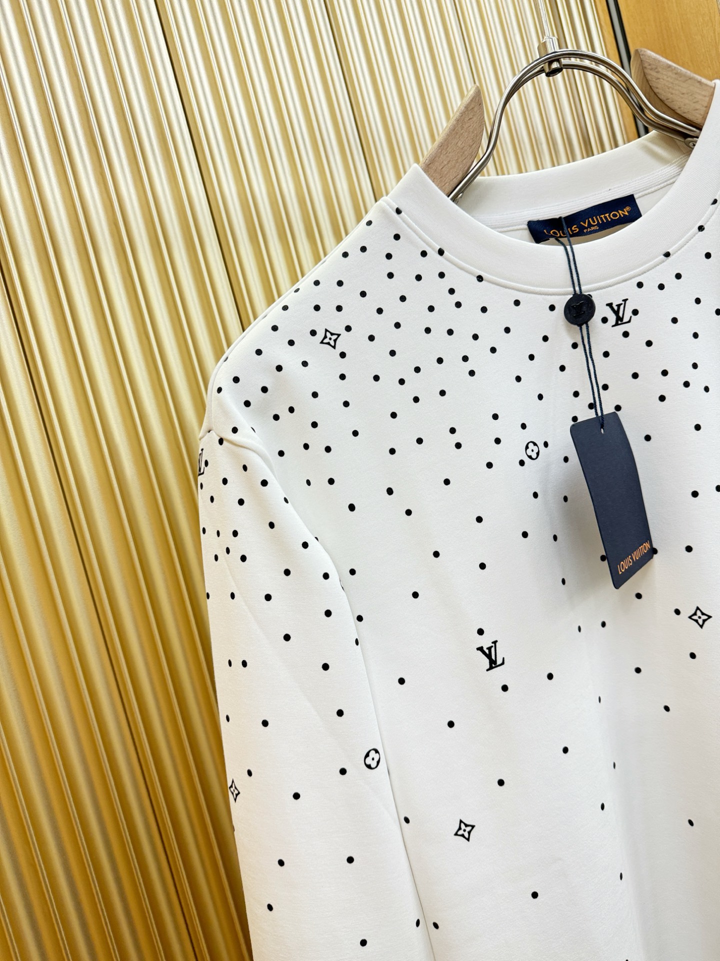 LV路易威登 2025ss秋季新品 长袖卫衣，经典Logo设计，百搭款 官网同步发售 定制面料，柔软细腻