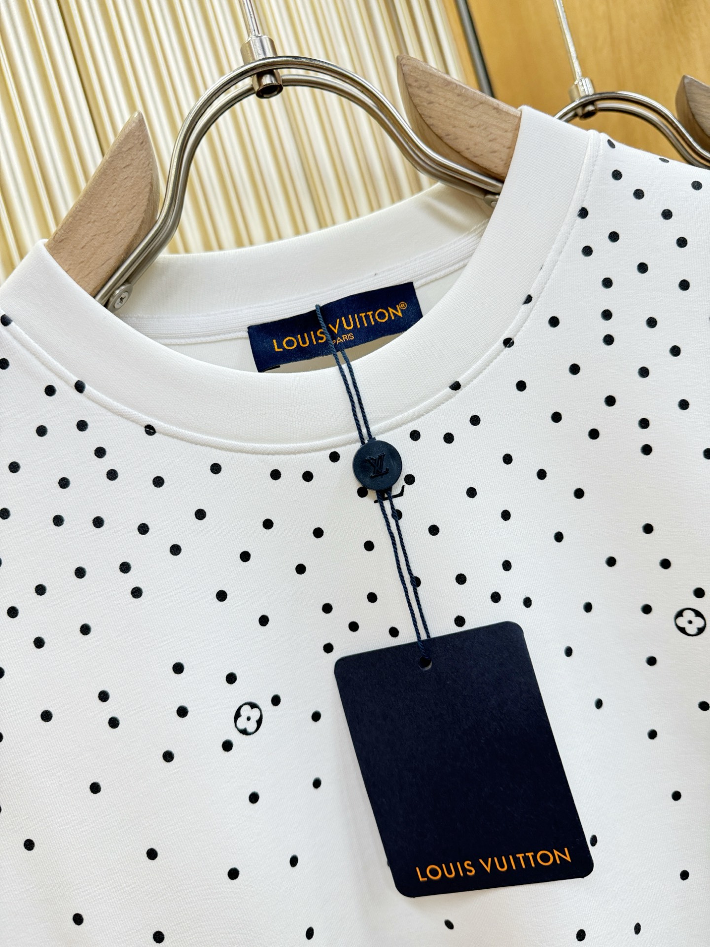 LV路易威登 2025ss秋季新品 长袖卫衣，经典Logo设计，百搭款 官网同步发售 定制面料，柔软细腻