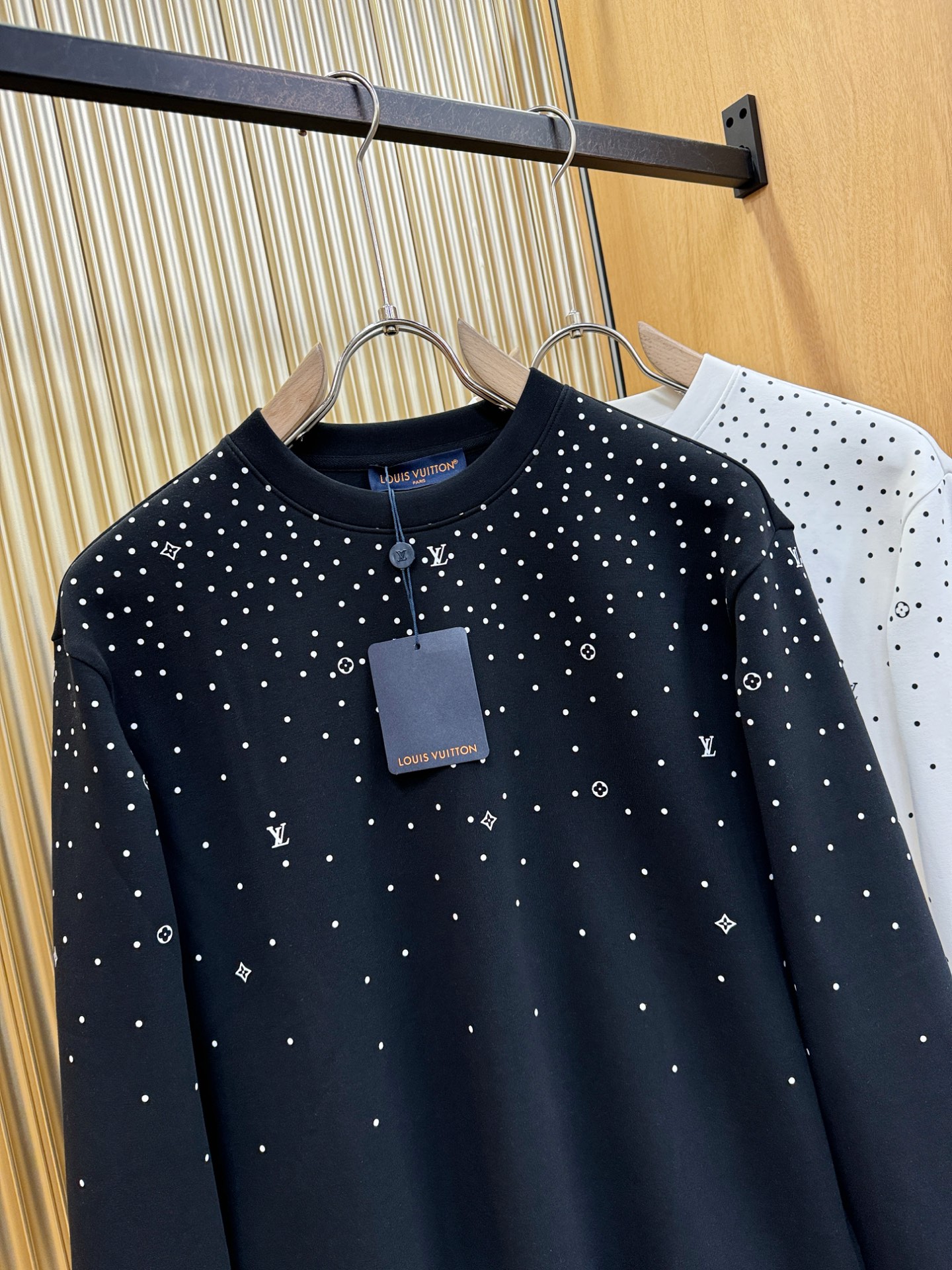 LV路易威登 2025ss秋季新品 长袖卫衣，经典Logo设计，百搭款 官网同步发售 定制面料，柔软细腻