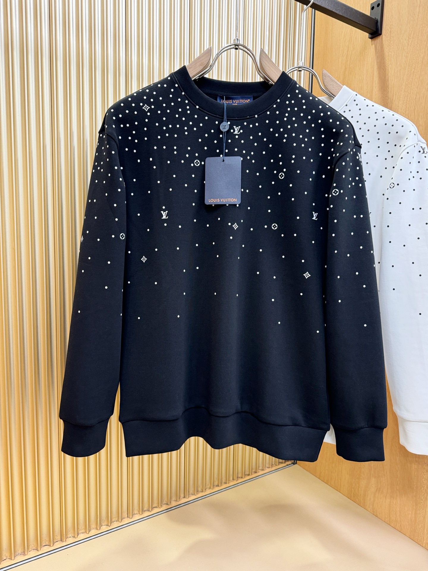 LV路易威登 2025ss秋季新品 长袖卫衣，经典Logo设计，百搭款 官网同步发售 定制面料，柔软细腻