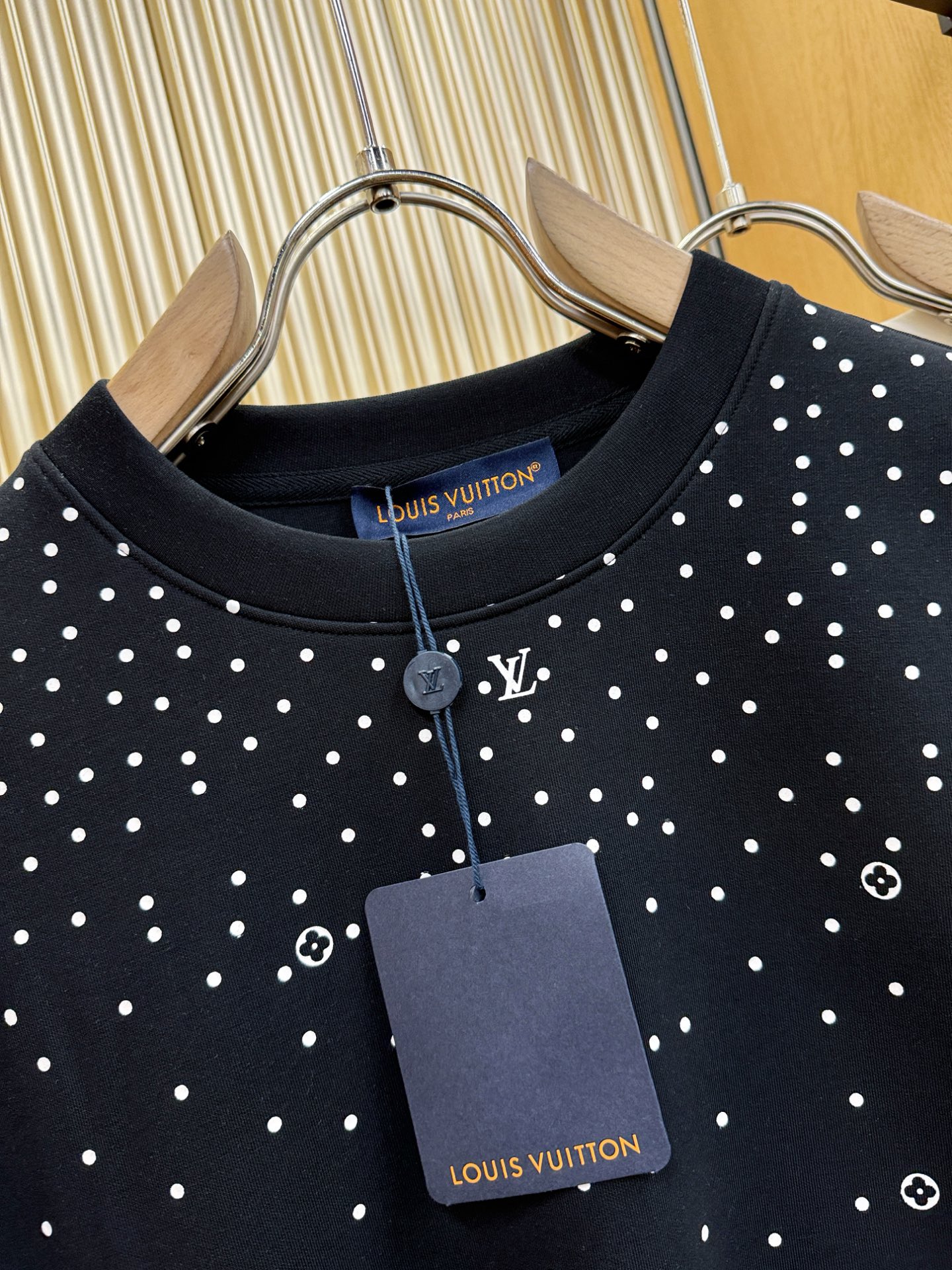 LV路易威登 2025ss秋季新品 长袖卫衣，经典Logo设计，百搭款 官网同步发售 定制面料，柔软细腻