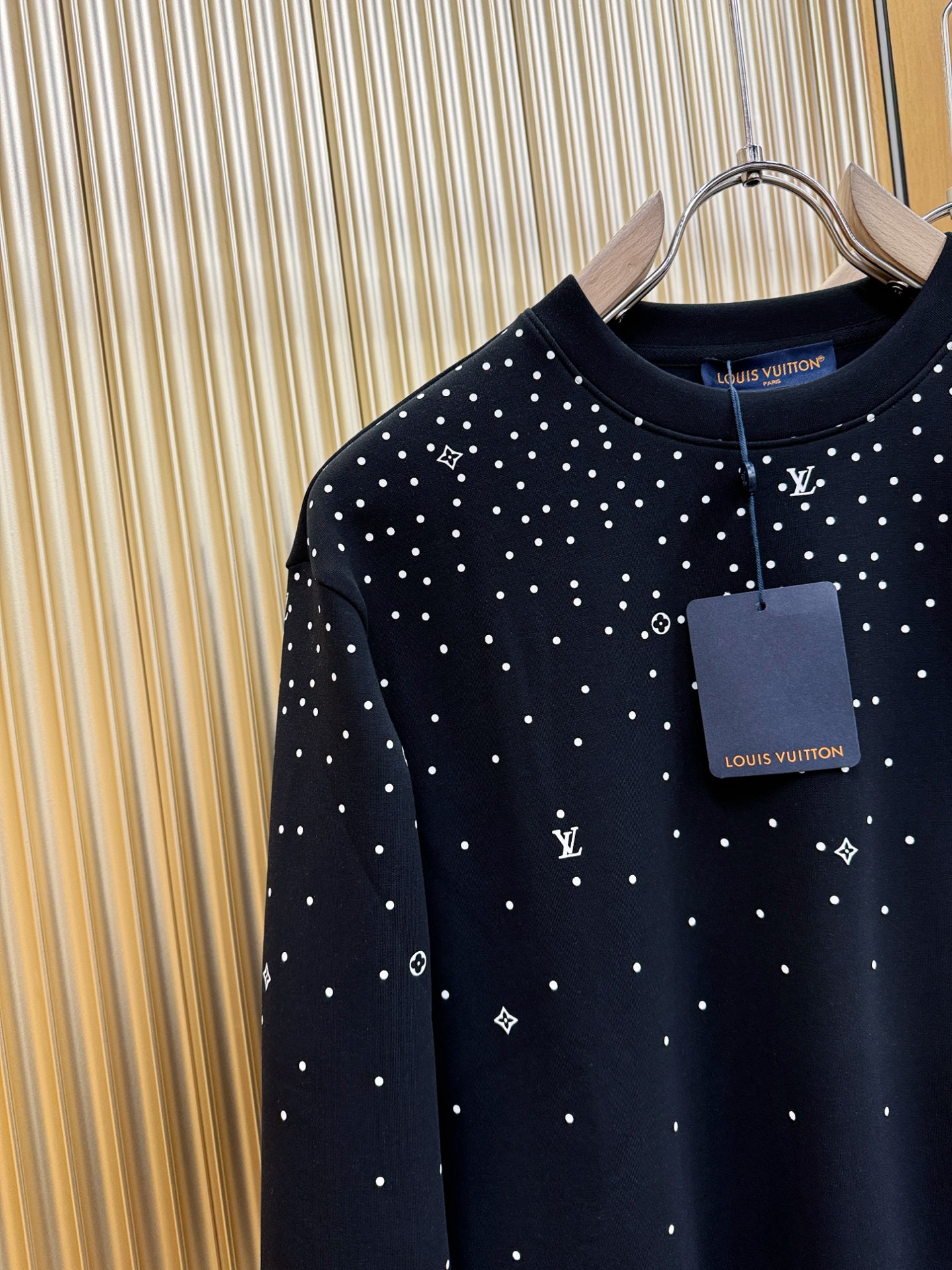 LV路易威登 2025ss秋季新品 长袖卫衣，经典Logo设计，百搭款 官网同步发售 定制面料，柔软细腻