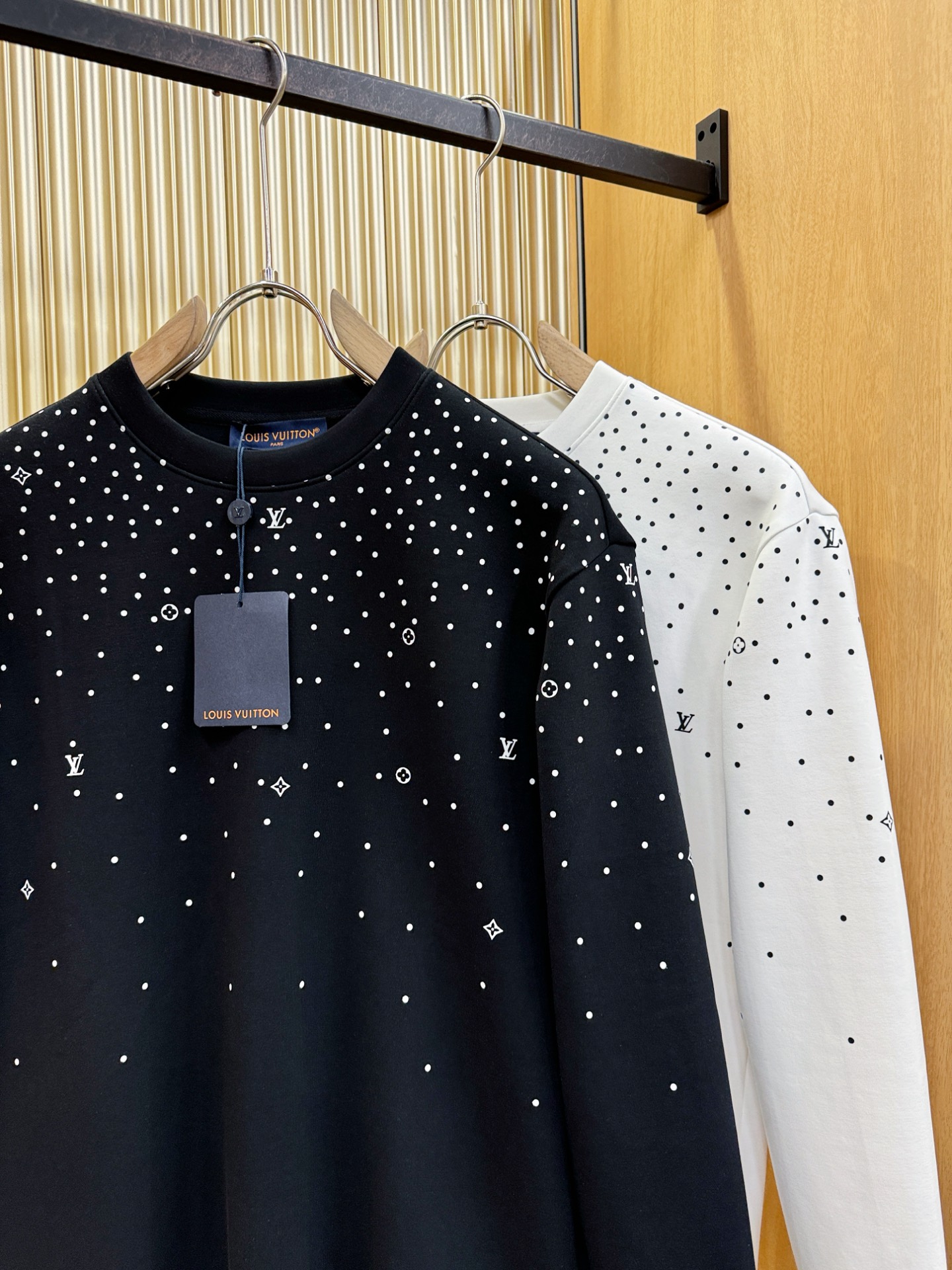 LV路易威登 2025ss秋季新品 长袖卫衣，经典Logo设计，百搭款 官网同步发售 定制面料，柔软细腻