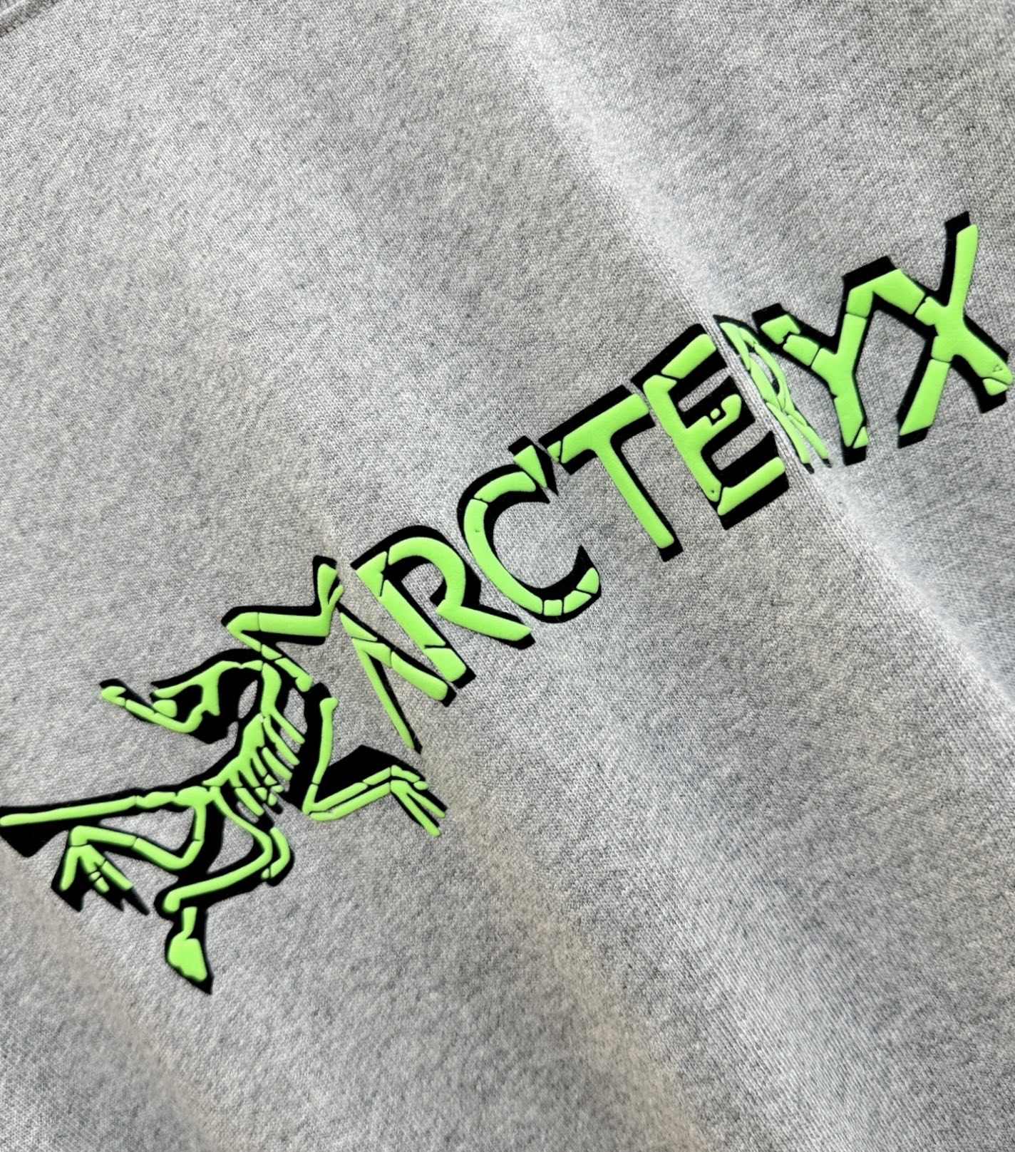 ARC‘TERYX/始祖鸟 2025秋冬新品长袖T恤，经典Logo设计，百搭款 官网同步发售，柔软细腻保