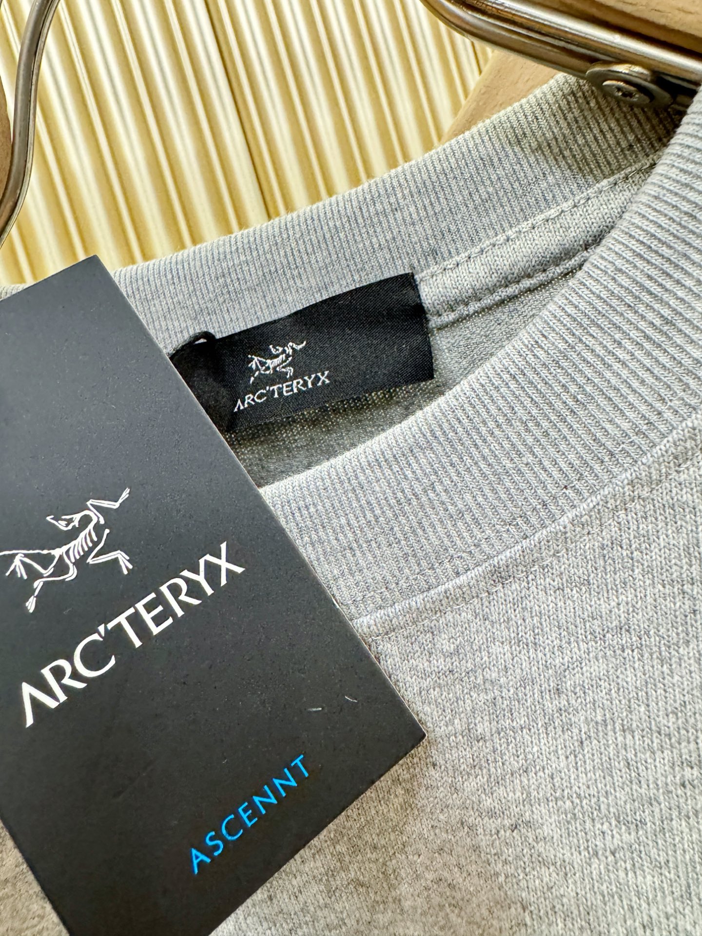 ARC‘TERYX/始祖鸟 2025秋冬新品长袖T恤，经典Logo设计，百搭款 官网同步发售，柔软细腻保