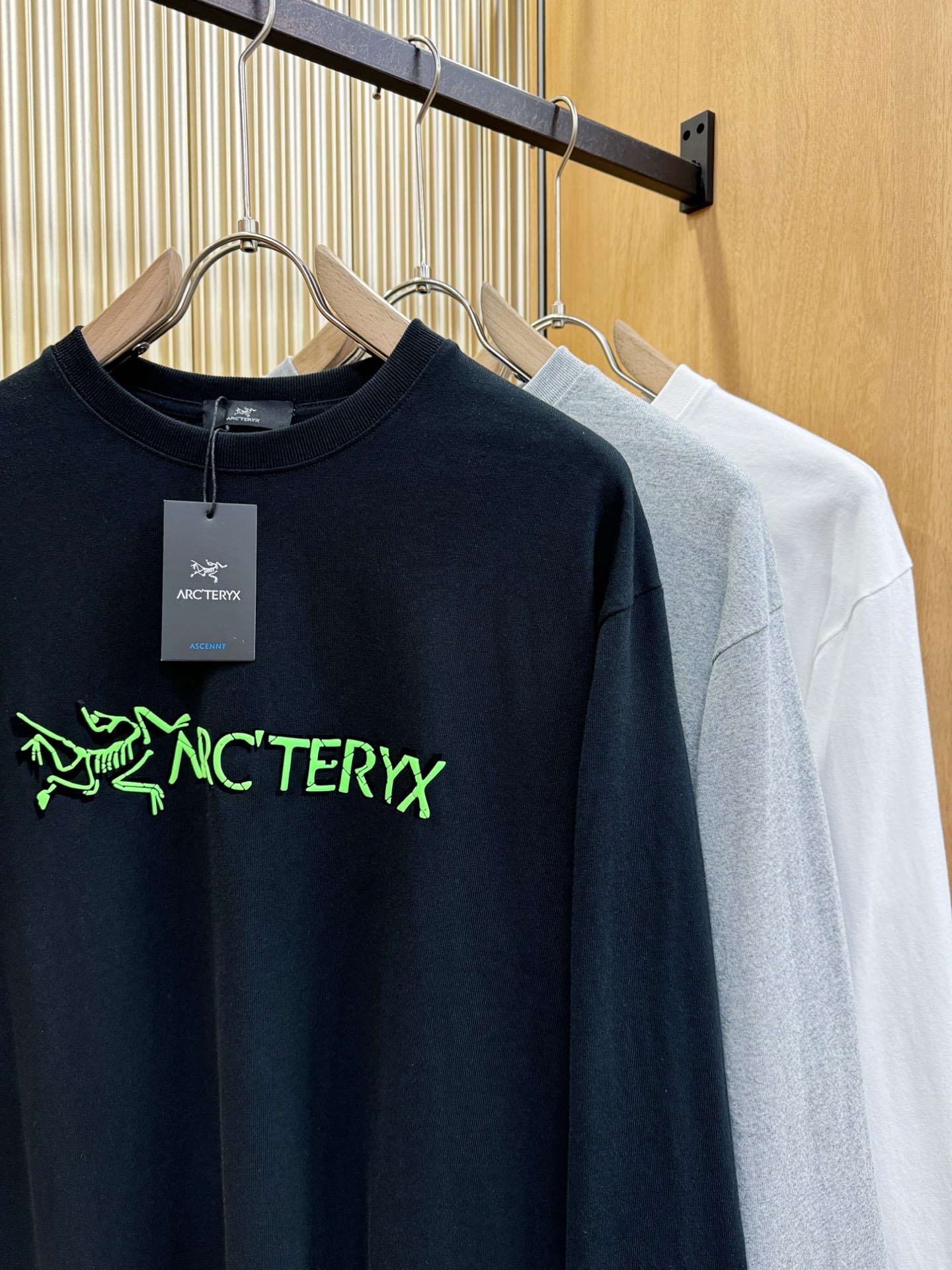 ARC‘TERYX/始祖鸟 2025秋冬新品长袖T恤，经典Logo设计，百搭款 官网同步发售，柔软细腻保