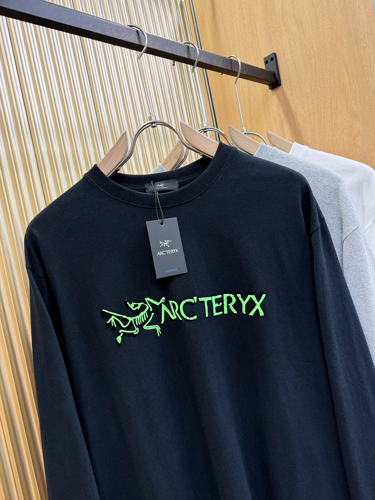 ARC‘TERYX/始祖鸟 2025秋冬新品长袖T恤，经典Logo设计，百搭款 官网同步发售，柔软细腻保