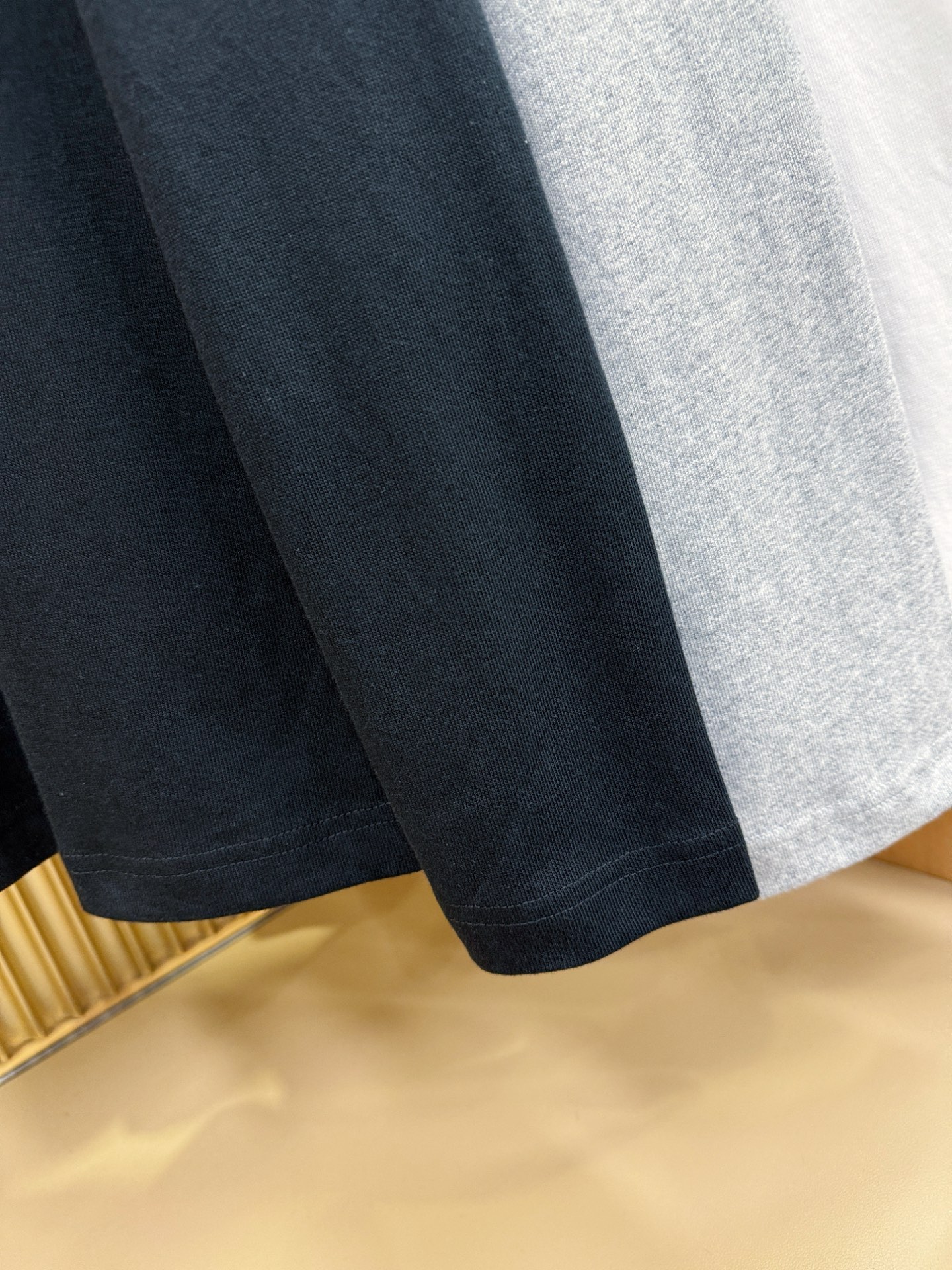 ARC‘TERYX/始祖鸟 2025秋冬新品长袖T恤，经典Logo设计，百搭款 官网同步发售，柔软细腻保