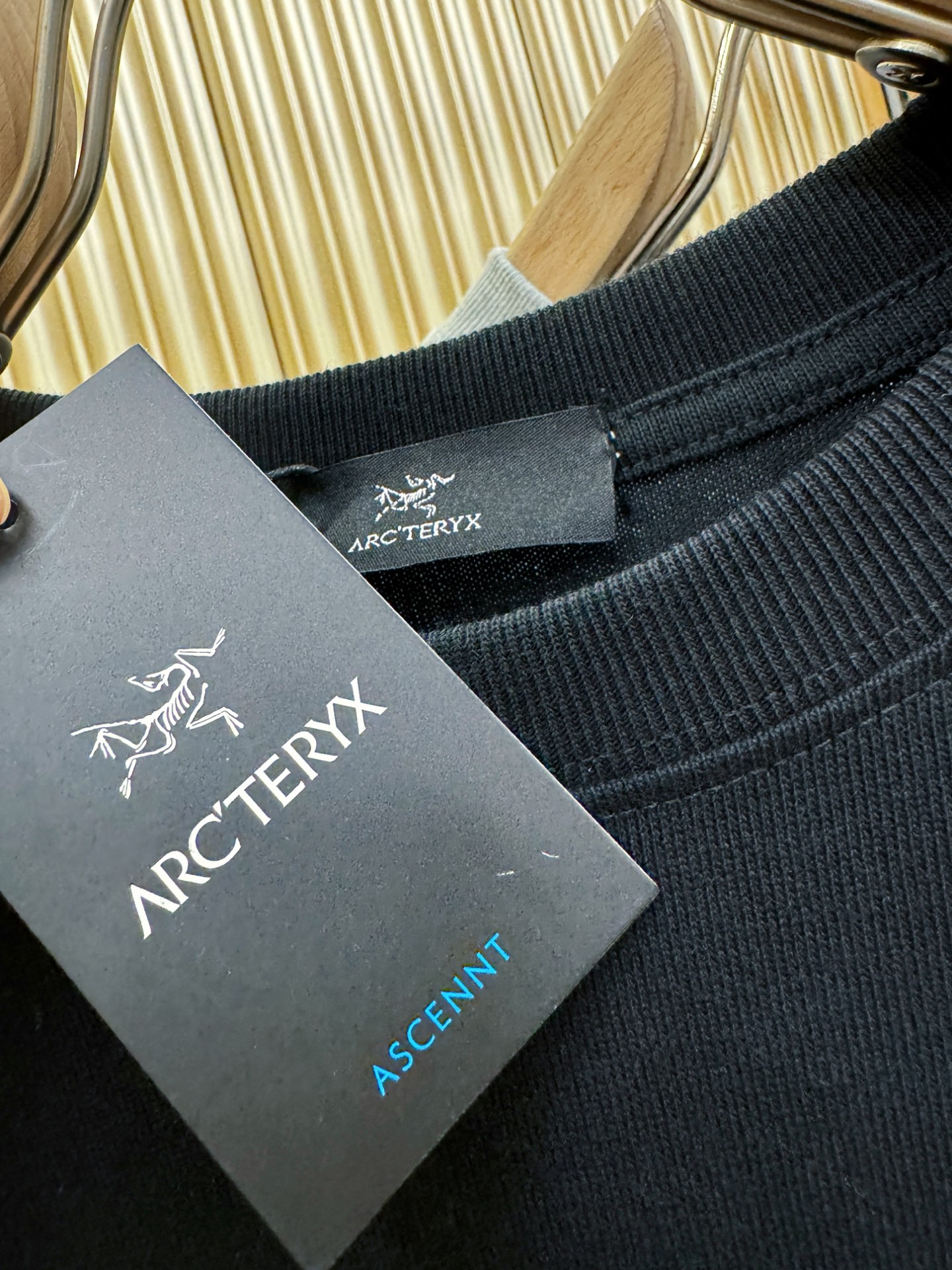 ARC‘TERYX/始祖鸟 2025秋冬新品长袖T恤，经典Logo设计，百搭款 官网同步发售，柔软细腻保