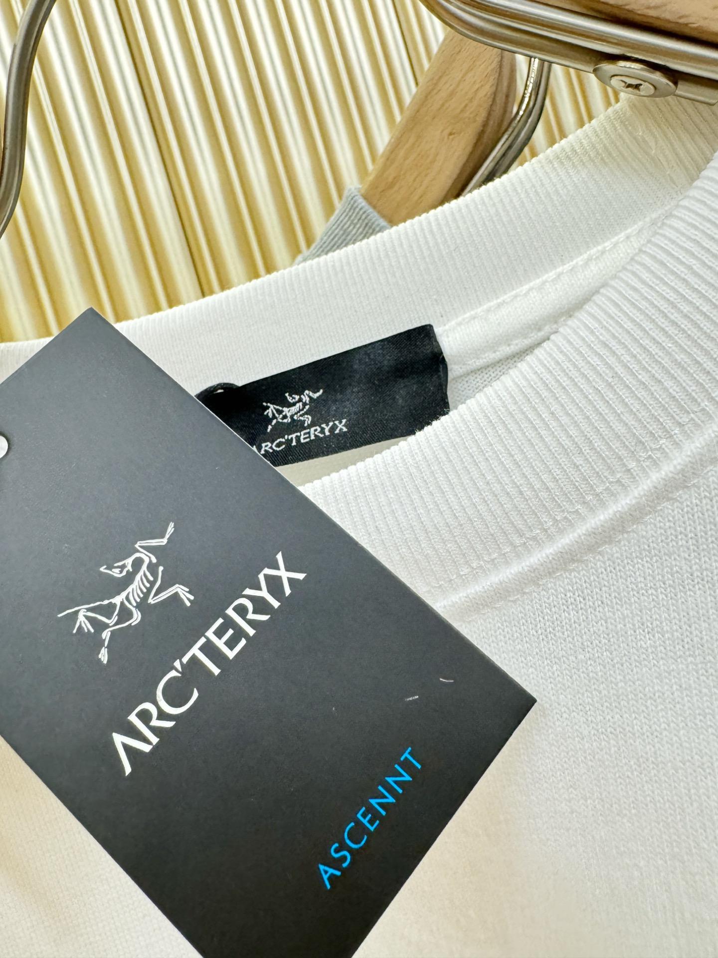 ARC‘TERYX/始祖鸟 2025秋冬新品长袖T恤，经典Logo设计，百搭款 官网同步发售，柔软细腻保