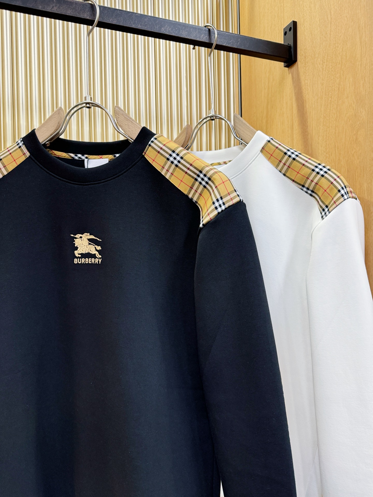 BURBERRY巴宝莉 2025ss秋季新品 长袖卫衣，经典Logo设计，百搭款 官网同步发售 定制面料