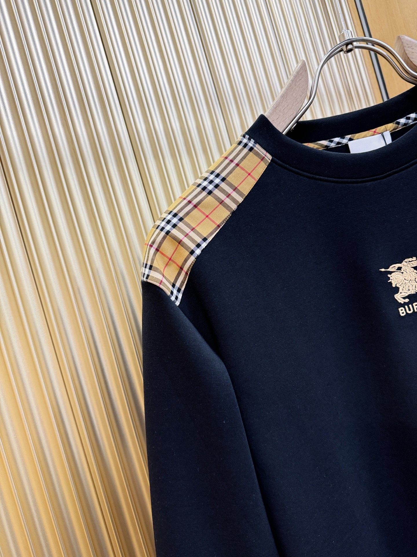 BURBERRY巴宝莉 2025ss秋季新品 长袖卫衣，经典Logo设计，百搭款 官网同步发售 定制面料