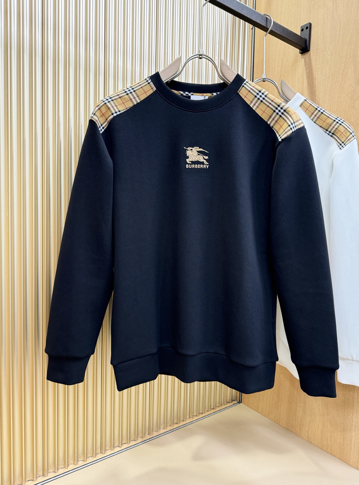 BURBERRY巴宝莉 2025ss秋季新品 长袖卫衣，经典Logo设计，百搭款 官网同步发售 定制面料