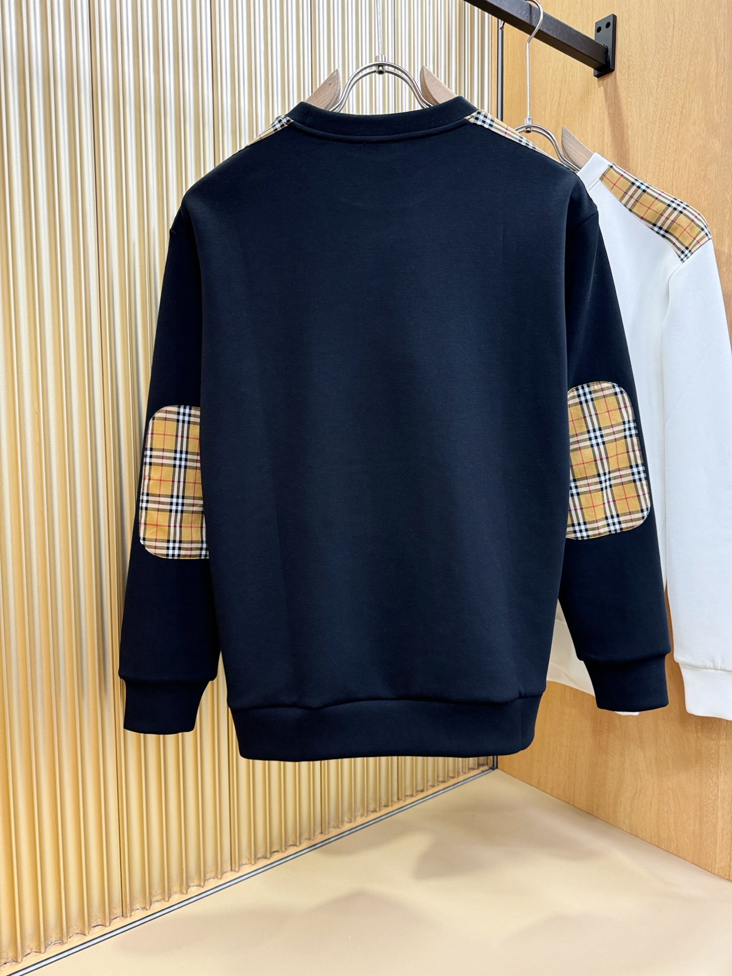 BURBERRY巴宝莉 2025ss秋季新品 长袖卫衣，经典Logo设计，百搭款 官网同步发售 定制面料