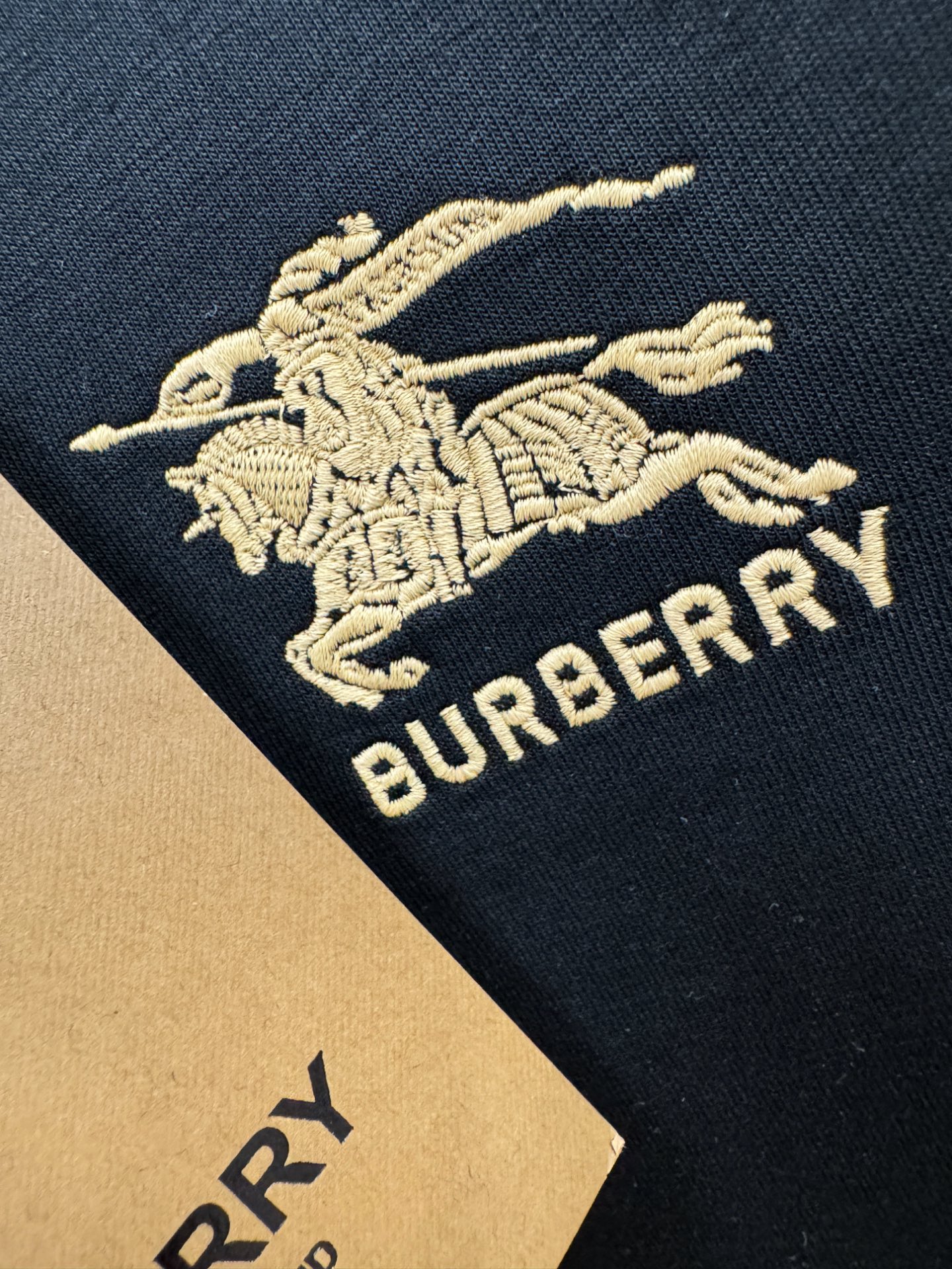 BURBERRY巴宝莉 2025ss秋季新品 长袖卫衣，经典Logo设计，百搭款 官网同步发售 定制面料