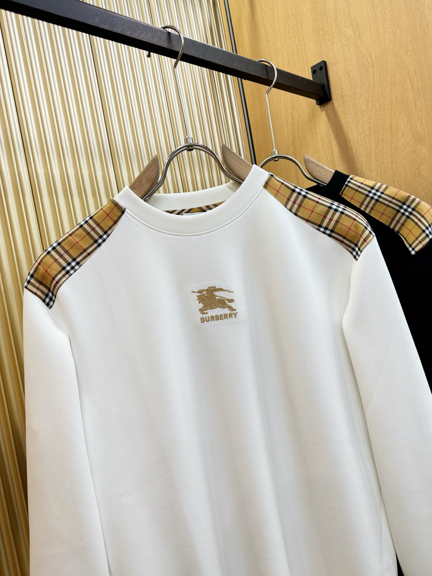 BURBERRY巴宝莉 2025ss秋季新品 长袖卫衣，经典Logo设计，百搭款 官网同步发售 定制面料