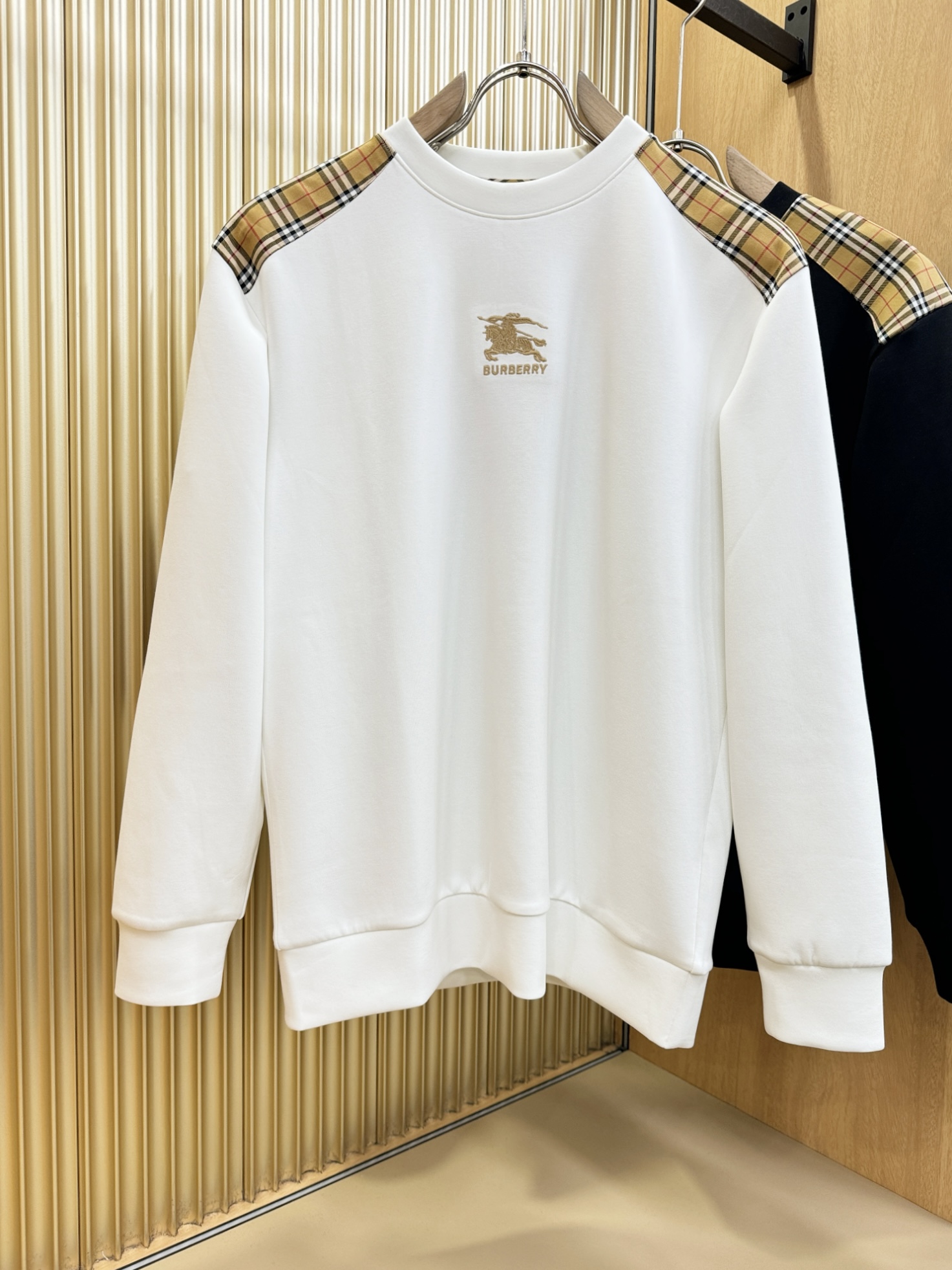 BURBERRY巴宝莉 2025ss秋季新品 长袖卫衣，经典Logo设计，百搭款 官网同步发售 定制面料