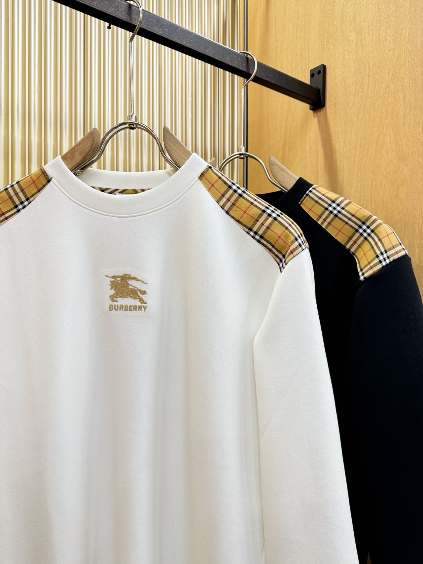 BURBERRY巴宝莉 2025ss秋季新品 长袖卫衣，经典Logo设计，百搭款 官网同步发售 定制面料