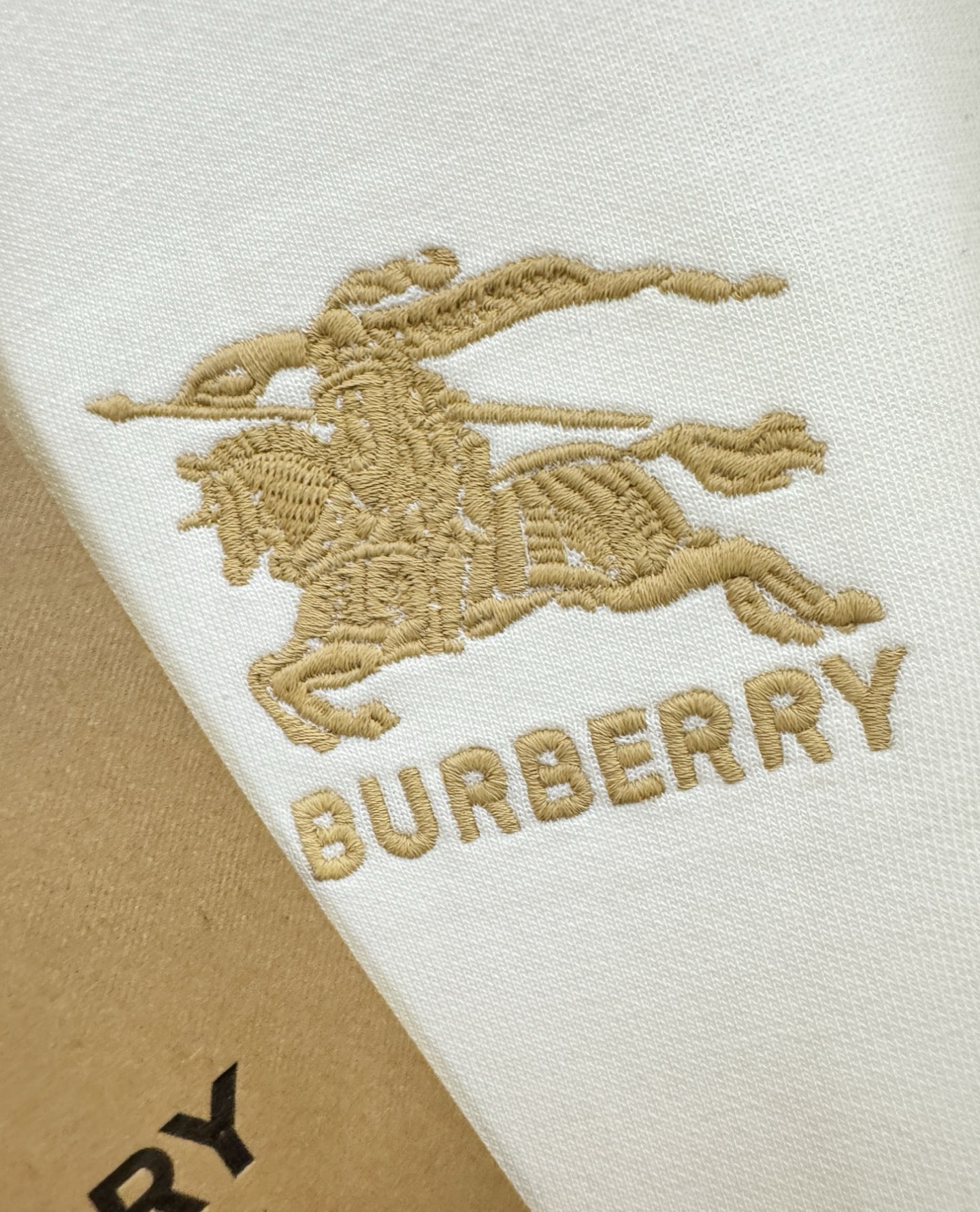 BURBERRY巴宝莉 2025ss秋季新品 长袖卫衣，经典Logo设计，百搭款 官网同步发售 定制面料