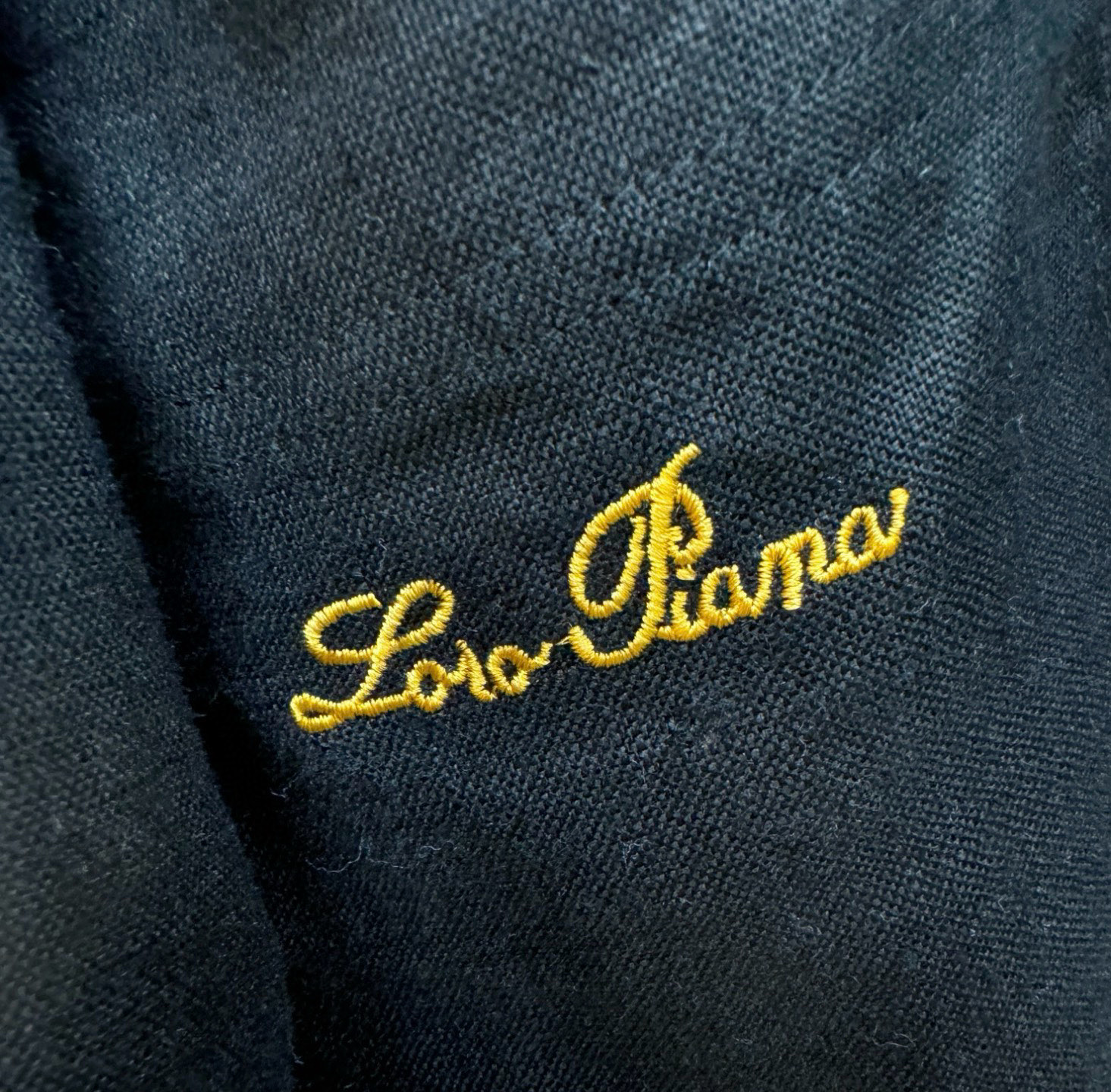 Loro Piana诺悠翩雅 2025春夏专柜同款亚麻外套，100%亚麻面料，亚麻自带的麻结肌理，让整体