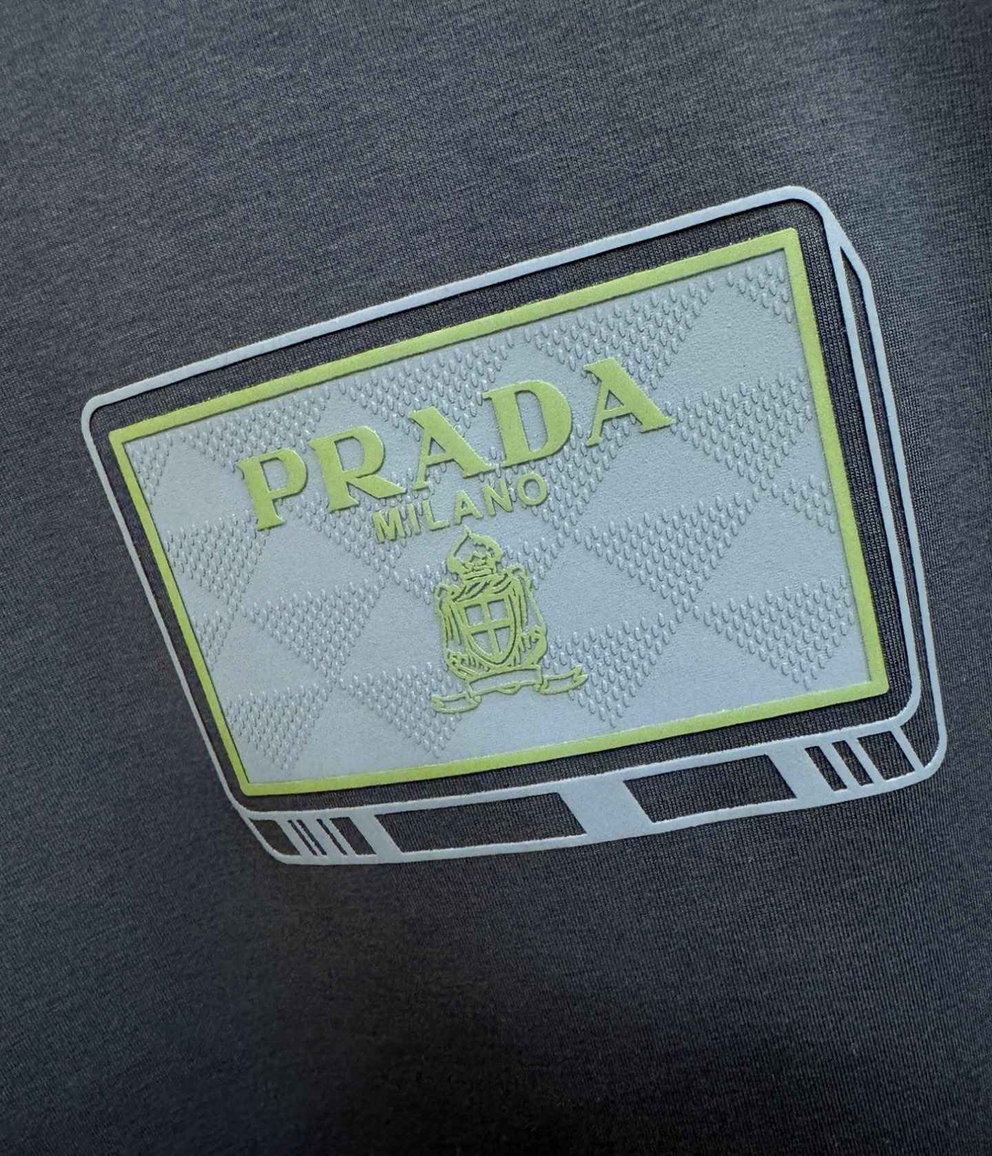 PRADA 普拉达 顶级品质 2025秋冬新品短袖！原版定制面料，手感柔软。顶级进口私货，时尚设计潮流羊
