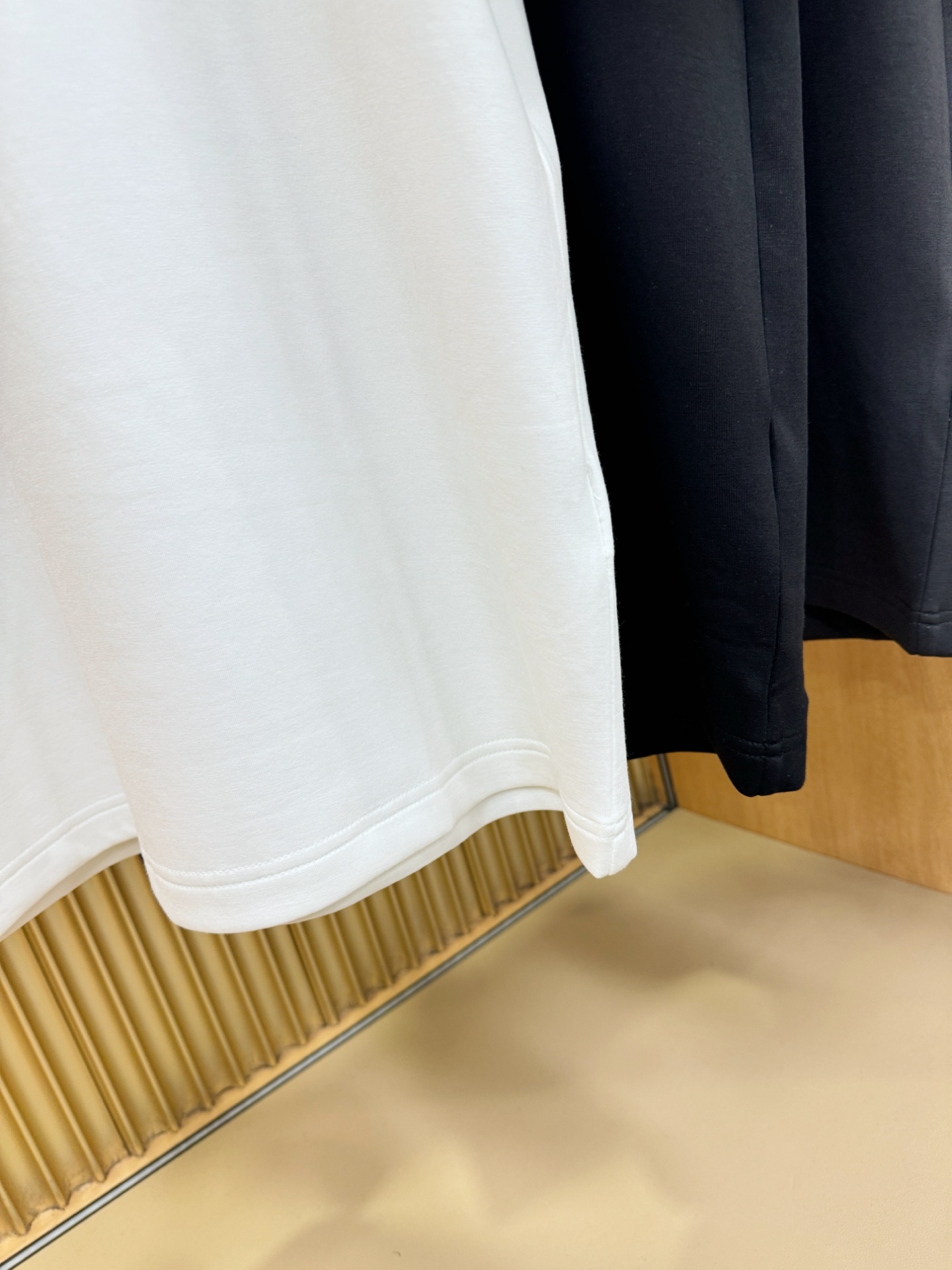 PRADA 普拉达 顶级品质 2025秋冬新品短袖！原版定制面料，手感柔软。顶级进口私货，时尚设计潮流羊