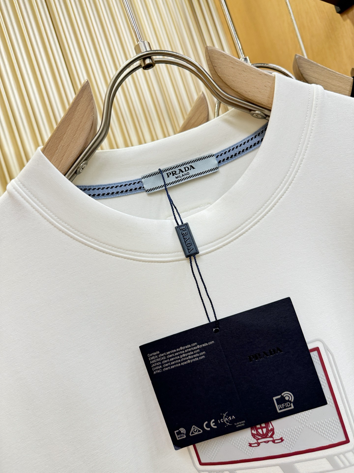 PRADA 普拉达 顶级品质 2025秋冬新品短袖！原版定制面料，手感柔软。顶级进口私货，时尚设计潮流羊