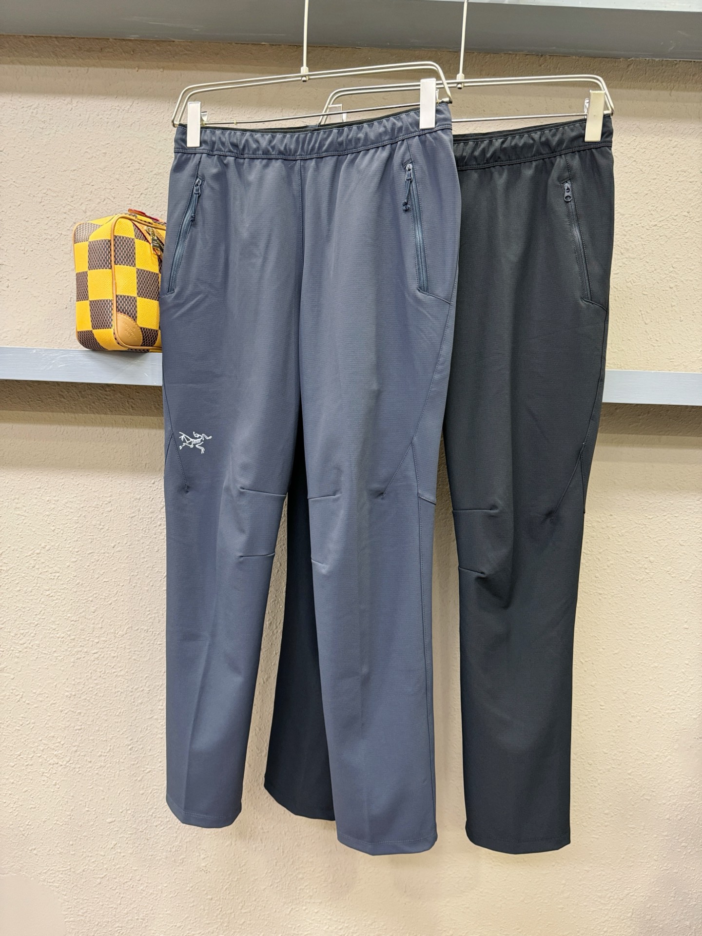 ARC‘TERYX/始祖鸟  2025新品爆款休闲裤，选用欧洲面料，柔软舒适有质感，原版五金配件，非常炫