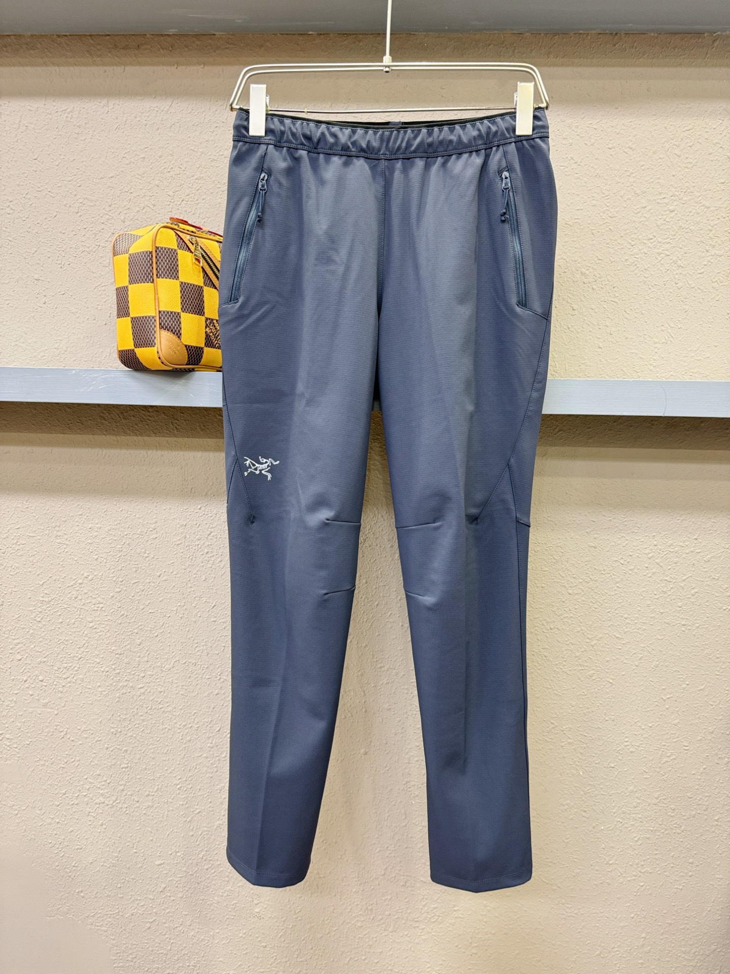ARC‘TERYX/始祖鸟  2025新品爆款休闲裤，选用欧洲面料，柔软舒适有质感，原版五金配件，非常炫