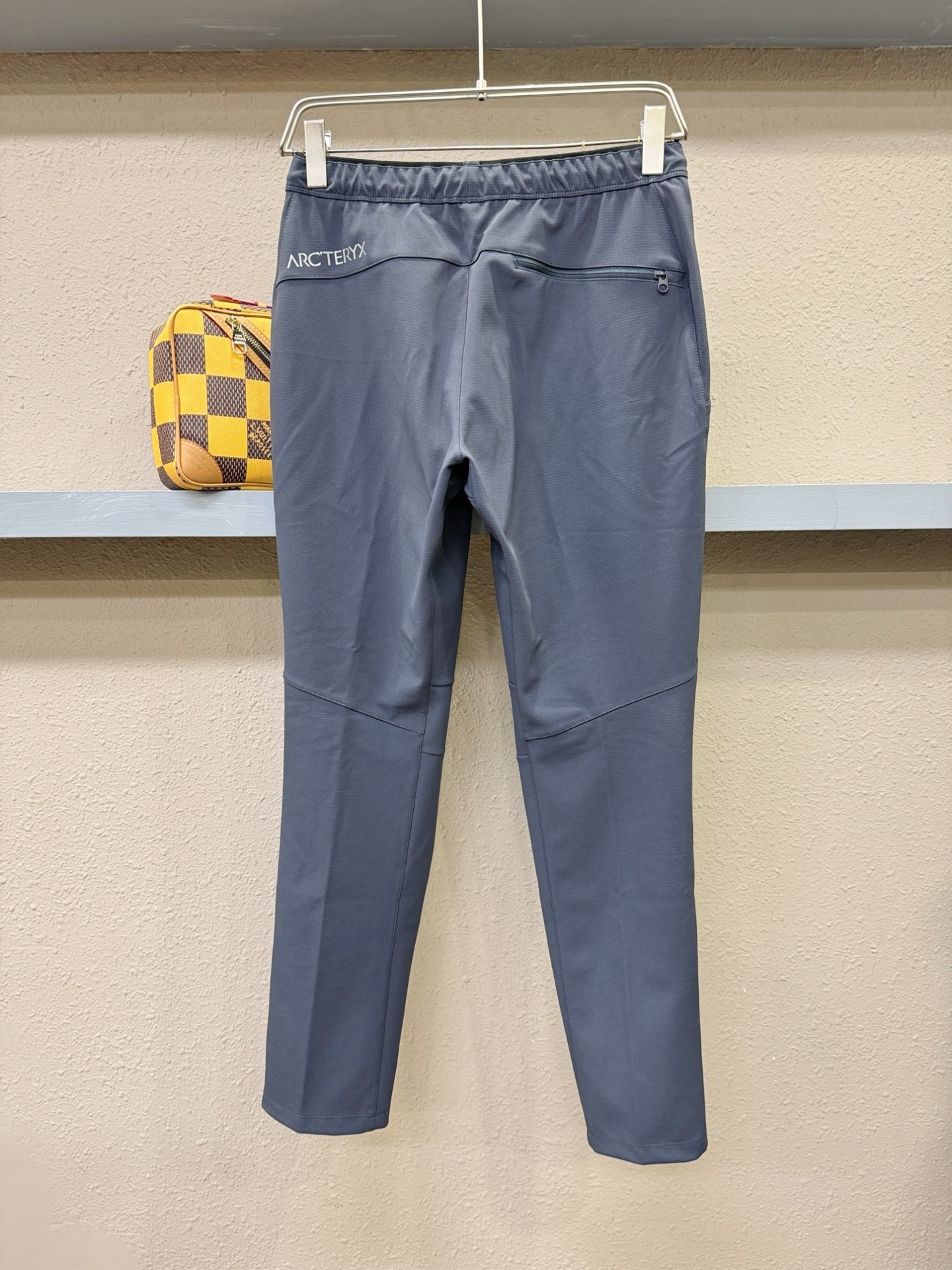 ARC‘TERYX/始祖鸟  2025新品爆款休闲裤，选用欧洲面料，柔软舒适有质感，原版五金配件，非常炫