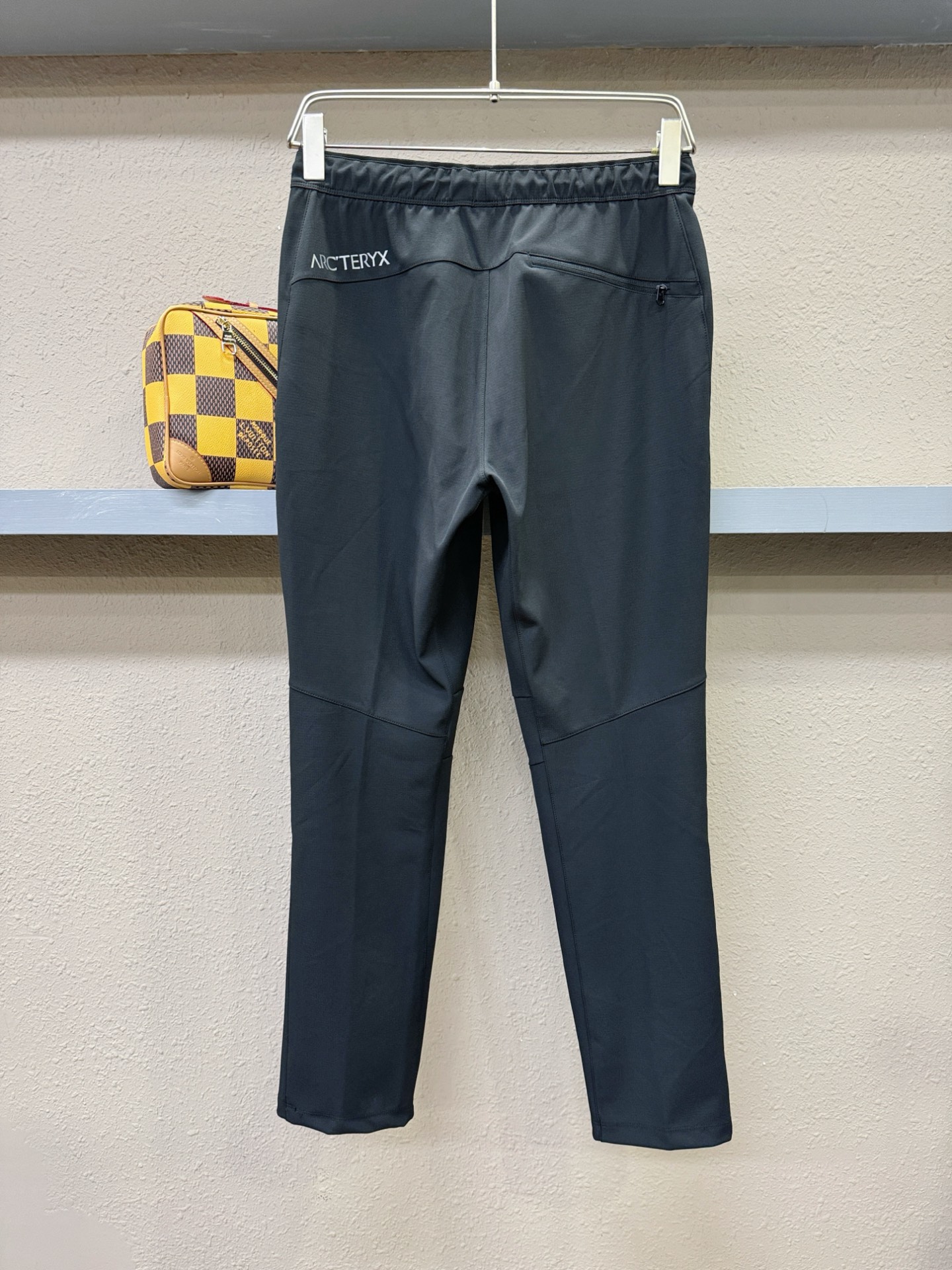 ARC‘TERYX/始祖鸟  2025新品爆款休闲裤，选用欧洲面料，柔软舒适有质感，原版五金配件，非常炫