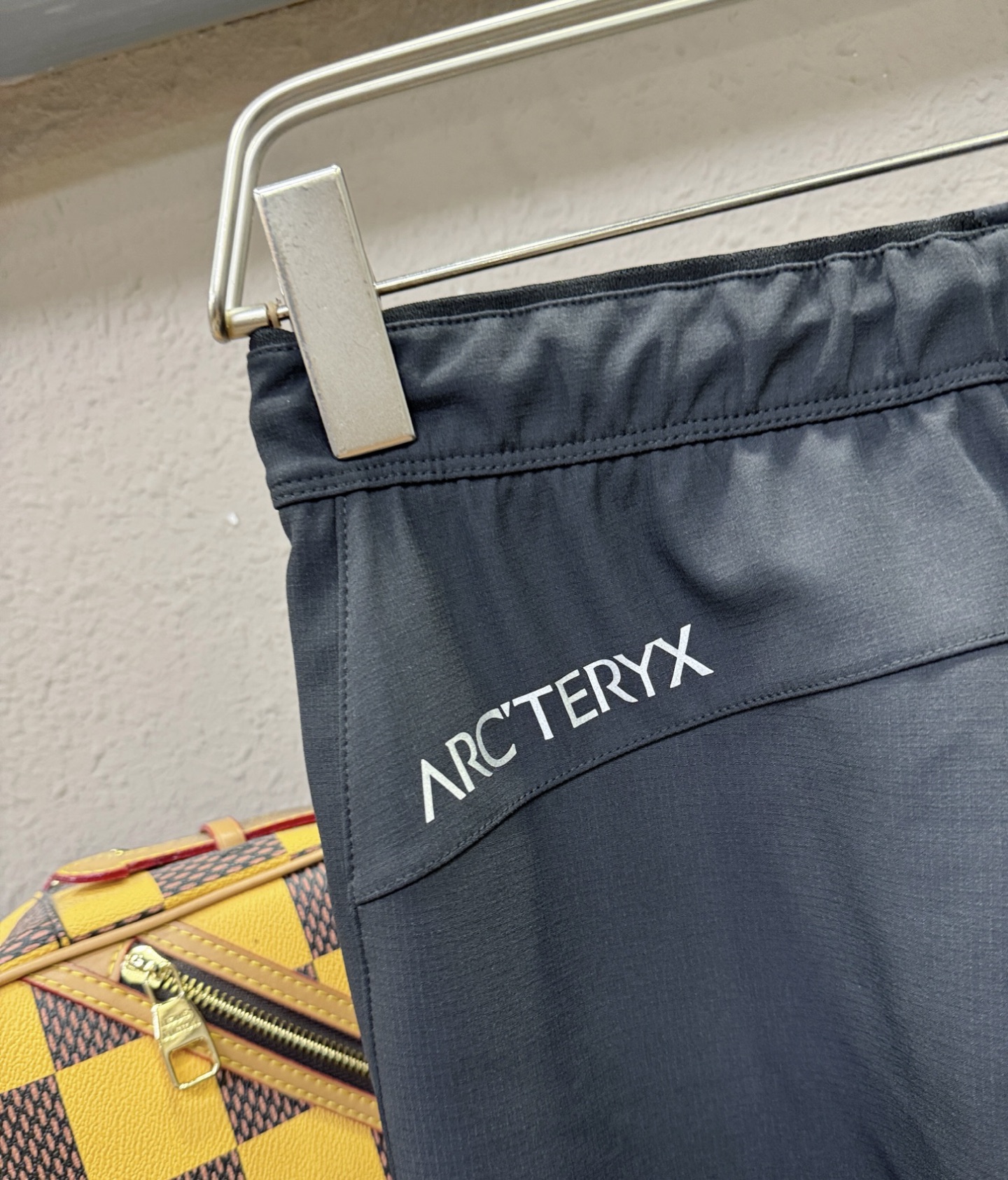 ARC‘TERYX/始祖鸟  2025新品爆款休闲裤，选用欧洲面料，柔软舒适有质感，原版五金配件，非常炫
