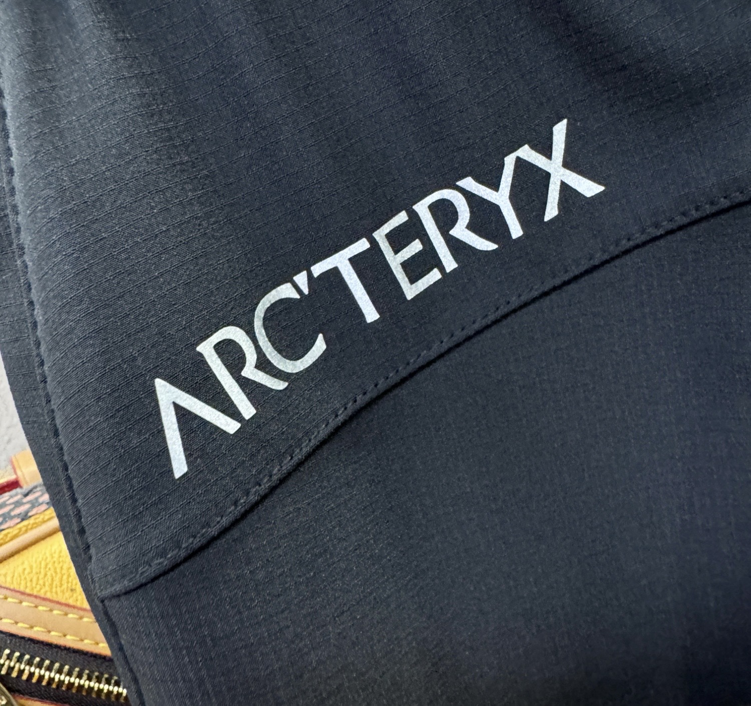 ARC‘TERYX/始祖鸟  2025新品爆款休闲裤，选用欧洲面料，柔软舒适有质感，原版五金配件，非常炫