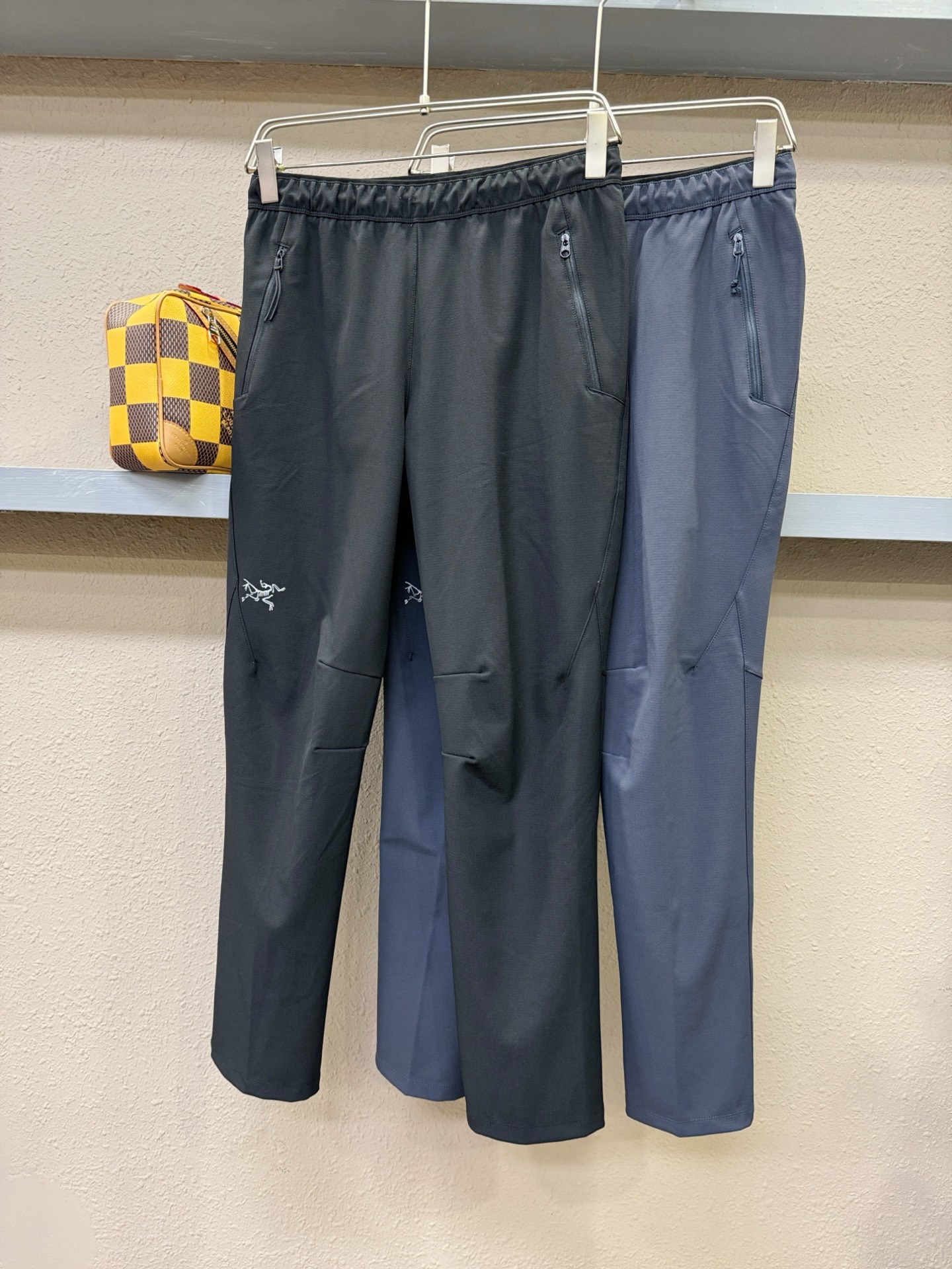 ARC‘TERYX/始祖鸟  2025新品爆款休闲裤，选用欧洲面料，柔软舒适有质感，原版五金配件，非常炫