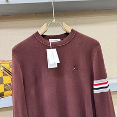TB 2025秋冬新款毛衣,桑蚕丝+绵羊毛,顶级桑蚕丝绵羊毛面料,手感柔软。 logo图案设计,贸易公司 TB 2025秋冬新款毛衣,桑蚕丝+绵羊毛,顶级桑蚕丝绵羊毛面料,手感柔软。 logo图案设计,贸易公司