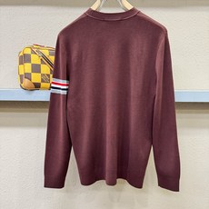 TB 2025秋冬新款毛衣,桑蚕丝+绵羊毛,顶级桑蚕丝绵羊毛面料,手感柔软。 logo图案设计,贸易公司 TB 2025秋冬新款毛衣,桑蚕丝+绵羊毛,顶级桑蚕丝绵羊毛面料,手感柔软。 logo图案设计,贸易公司