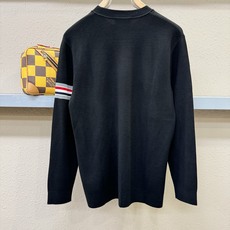 TB 2025秋冬新款毛衣,桑蚕丝+绵羊毛,顶级桑蚕丝绵羊毛面料,手感柔软。 logo图案设计,贸易公司 TB 2025秋冬新款毛衣,桑蚕丝+绵羊毛,顶级桑蚕丝绵羊毛面料,手感柔软。 logo图案设计,贸易公司
