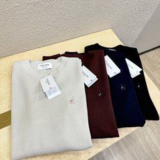 TB 2025秋冬新款毛衣,桑蚕丝+绵羊毛,顶级桑蚕丝绵羊毛面料,手感柔软。 logo图案设计,贸易公司 TB 2025秋冬新款毛衣,桑蚕丝+绵羊毛,顶级桑蚕丝绵羊毛面料,手感柔软。 logo图案设计,贸易公司