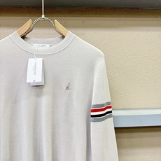 TB 2025秋冬新款毛衣,桑蚕丝+绵羊毛,顶级桑蚕丝绵羊毛面料,手感柔软。 logo图案设计,贸易公司 TB 2025秋冬新款毛衣,桑蚕丝+绵羊毛,顶级桑蚕丝绵羊毛面料,手感柔软。 logo图案设计,贸易公司