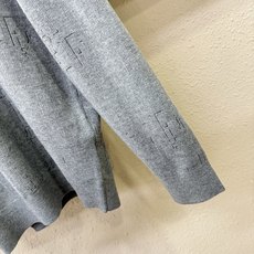Dior迪奥 2025秋冬新款毛衣,桑蚕丝+绵羊毛,顶级桑蚕丝绵羊毛面料,手感柔软。 logo图案设计, Dior迪奥 2025秋冬新款毛衣,桑蚕丝+绵羊毛,顶级桑蚕丝绵羊毛面料,手感柔软。 logo图案设计,