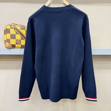 Moncler蒙口 2025秋冬新款毛衣,桑蚕丝+绵羊毛,顶级桑蚕丝绵羊毛面料,手感柔软。 logo图案 Moncler蒙口 2025秋冬新款毛衣,桑蚕丝+绵羊毛,顶级桑蚕丝绵羊毛面料,手感柔软。 logo图案