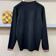 Moncler蒙口 2025秋冬新款毛衣,桑蚕丝+绵羊毛,顶级桑蚕丝绵羊毛面料,手感柔软。 logo图案 Moncler蒙口 2025秋冬新款毛衣,桑蚕丝+绵羊毛,顶级桑蚕丝绵羊毛面料,手感柔软。 logo图案