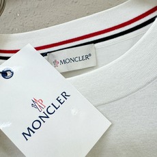 Moncler蒙口 2025秋冬新款毛衣,桑蚕丝+绵羊毛,顶级桑蚕丝绵羊毛面料,手感柔软。 logo图案 Moncler蒙口 2025秋冬新款毛衣,桑蚕丝+绵羊毛,顶级桑蚕丝绵羊毛面料,手感柔软。 logo图案