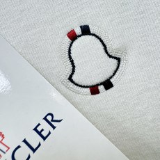 Moncler蒙口 2025秋冬新款毛衣,桑蚕丝+绵羊毛,顶级桑蚕丝绵羊毛面料,手感柔软。 logo图案 Moncler蒙口 2025秋冬新款毛衣,桑蚕丝+绵羊毛,顶级桑蚕丝绵羊毛面料,手感柔软。 logo图案