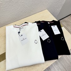 Moncler蒙口 2025秋冬新款毛衣,桑蚕丝+绵羊毛,顶级桑蚕丝绵羊毛面料,手感柔软。 logo图案 Moncler蒙口 2025秋冬新款毛衣,桑蚕丝+绵羊毛,顶级桑蚕丝绵羊毛面料,手感柔软。 logo图案