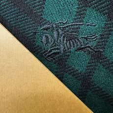 BURBERRY巴宝莉 2025秋冬新款毛衣,桑蚕丝+绵羊毛,顶级桑蚕丝绵羊毛面料,手感柔软。 logo BURBERRY巴宝莉 2025秋冬新款毛衣,桑蚕丝+绵羊毛,顶级桑蚕丝绵羊毛面料,手感柔软。 logo