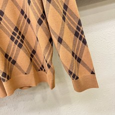 BURBERRY巴宝莉 2025秋冬新款毛衣,桑蚕丝+绵羊毛,顶级桑蚕丝绵羊毛面料,手感柔软。 logo BURBERRY巴宝莉 2025秋冬新款毛衣,桑蚕丝+绵羊毛,顶级桑蚕丝绵羊毛面料,手感柔软。 logo