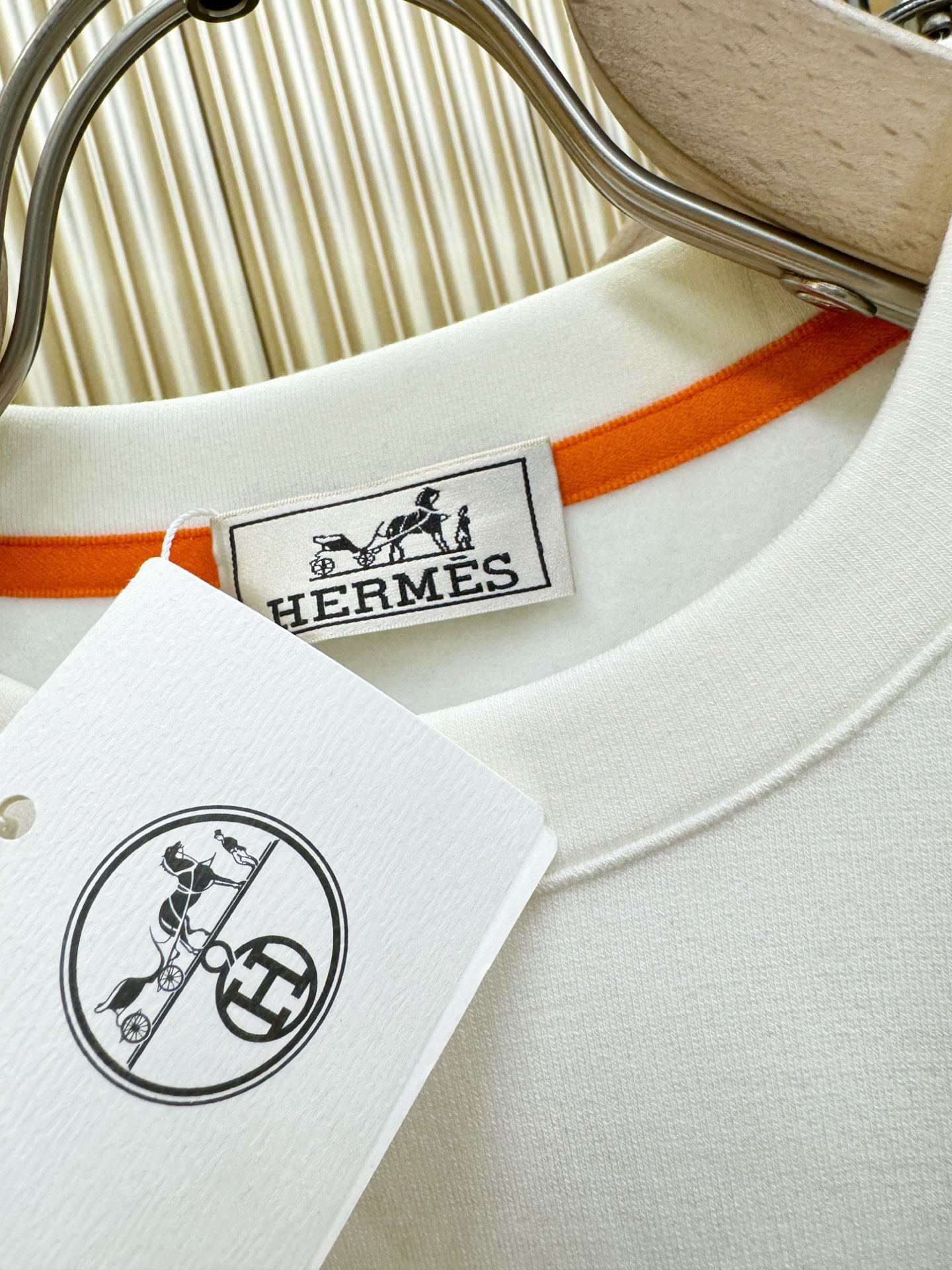 Hermès爱马仕 2025ss秋冬新品 长袖T恤，经典Logo设计，百搭款 官网同步发售 定制面料，柔